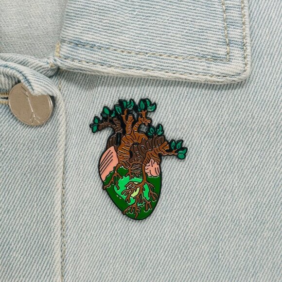 ✨Broch Organ Tree Of Life Heart Shape Enamel Pin Spooky Large Heart Brown New✨ - Picture 1 of 6